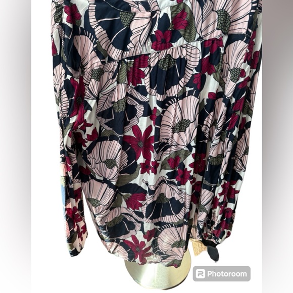 NWT Ann Taylor Loft rayon floral blouse XL red pink black flowers slight v neck - Picture 11 of 11